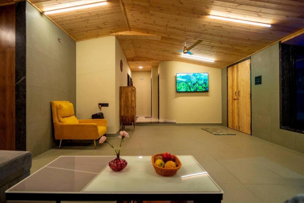 Spicy Mango Lakeside Abode - Luxurious Villa In Pawana لونافالا المظهر الخارجي الصورة