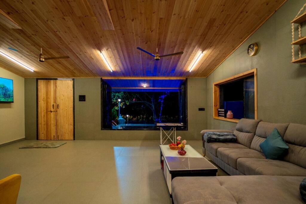 Spicy Mango Lakeside Abode - Luxurious Villa In Pawana لونافالا المظهر الخارجي الصورة